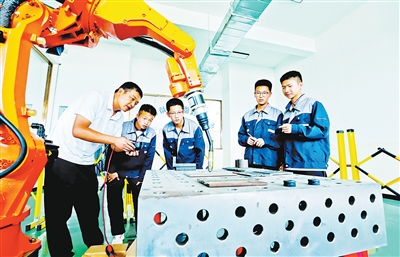 威力财 学过硬技能  铸大国重器（深聚焦）